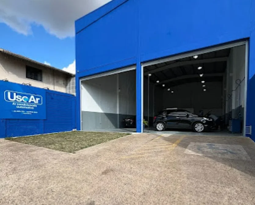 Fachada azul da oficina fixa UseAr em Uberlândia