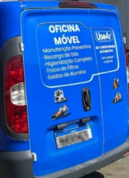 Veículo azul da oficina móvel UseAr